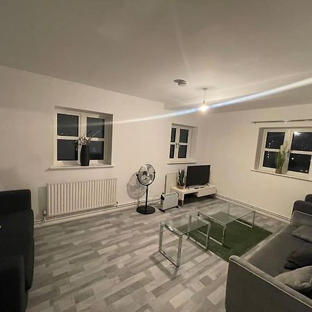 Lovely Spacious Entire 1 Bedroom Apartment - New Management Londres Exterior foto