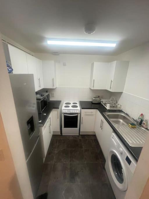 Lovely Spacious Entire 1 Bedroom Apartment - New Management Londres Exterior foto