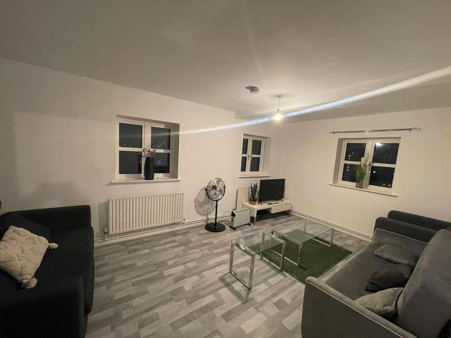 Lovely Spacious Entire 1 Bedroom Apartment - New Management Londres Exterior foto