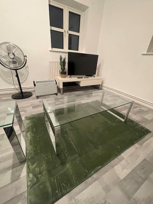 Lovely Spacious Entire 1 Bedroom Apartment - New Management Londres Exterior foto